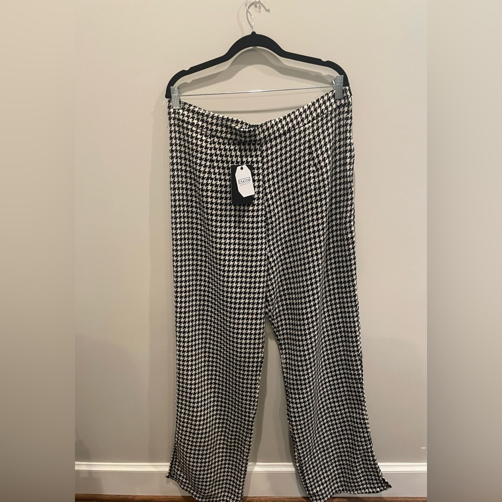 NaaNaa black and cream slacks. Wide leg